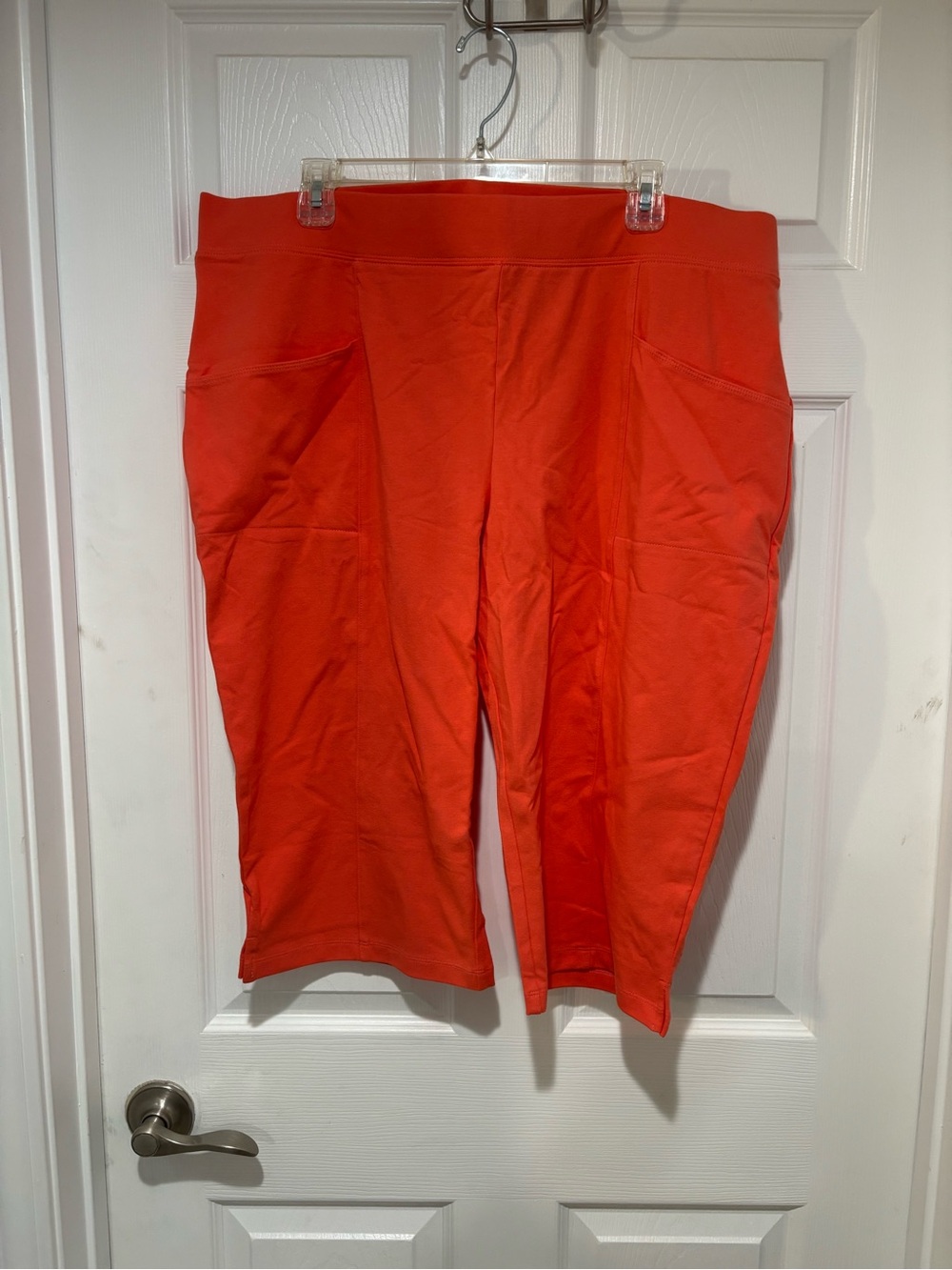 D & CO ACTIVE Salmon Orange Capris